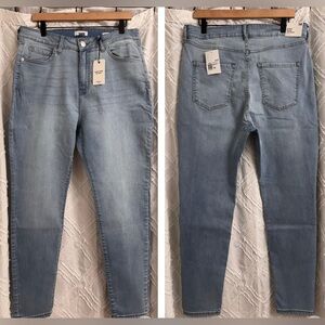 NWT F21 high rise skinny plus size light/medium wash denim (Max Stretch)